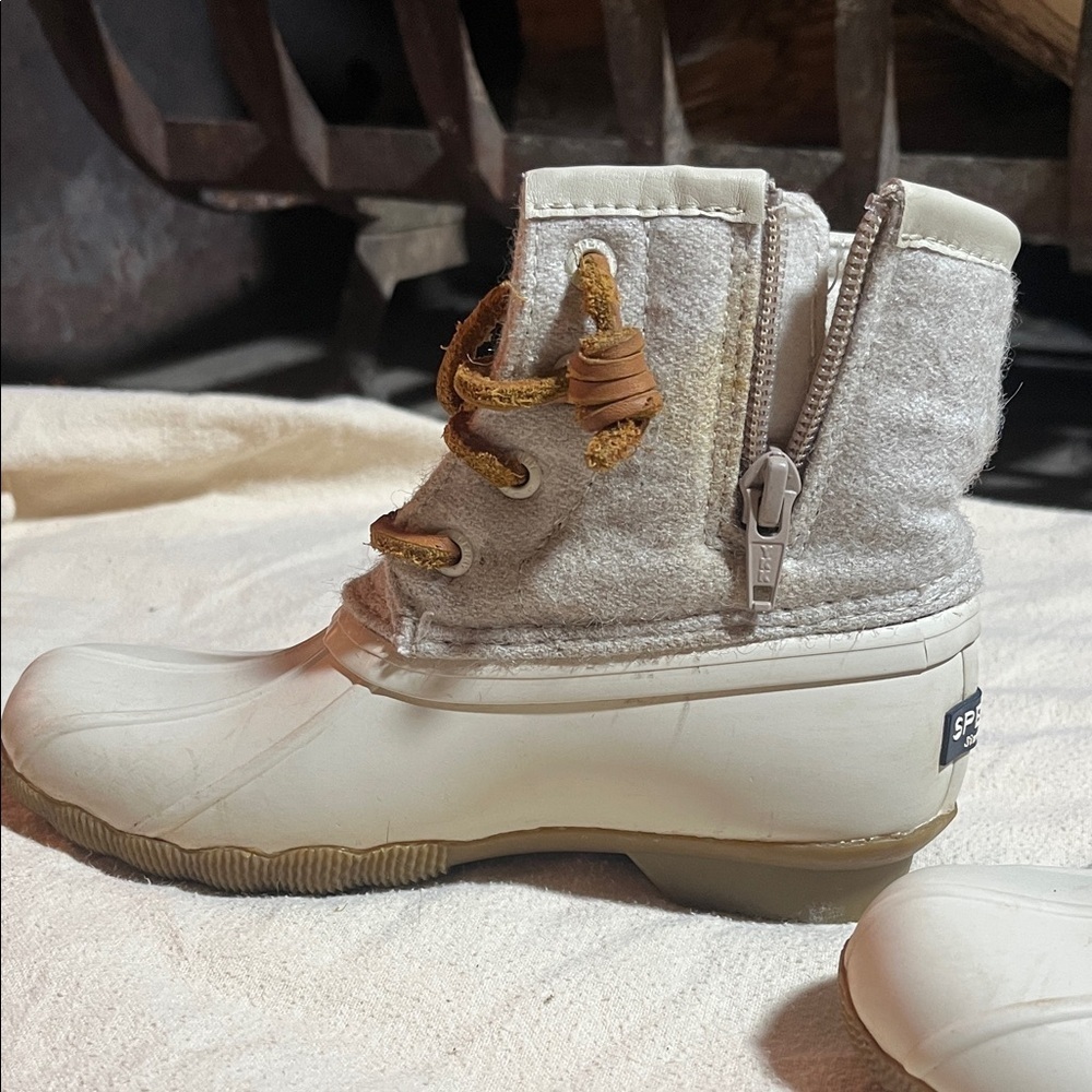 Sperry Kids White and Tan Boots - Picture 5 of 8